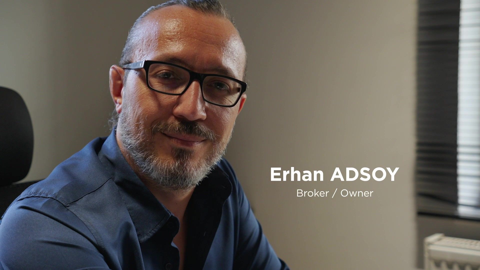Standbild aus dem Film von RE/MAX İDA: Broker / Owner Erhan Adsoy
