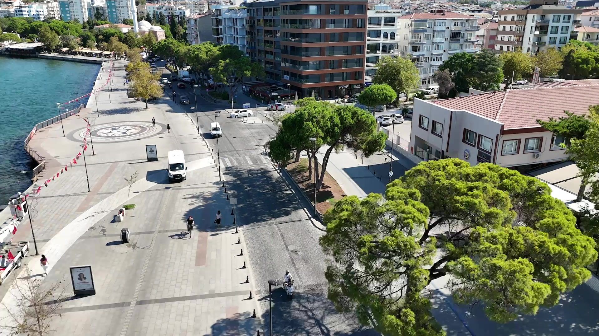 Luftaufnahme der Uferpromenade Kordonboyu und der Innenstadt von Çanakkale