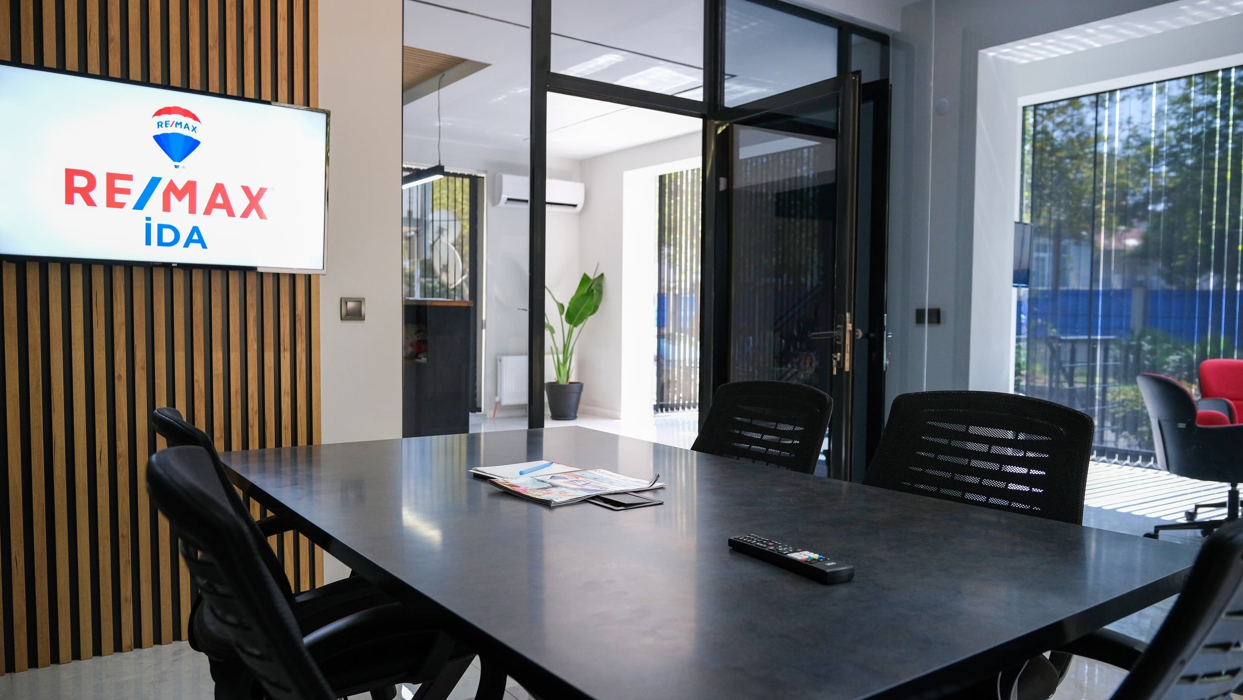 RE/MAX İDA presentation room